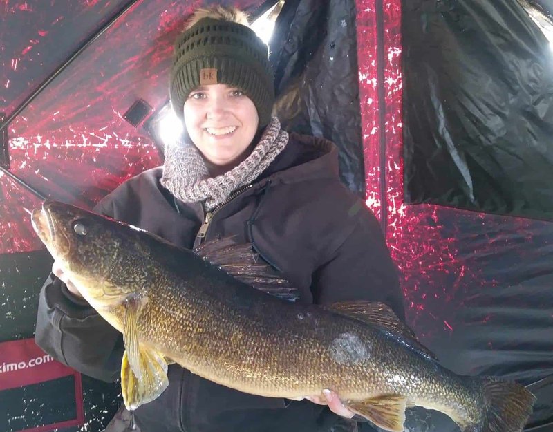 Ice fishing live demo in Canada